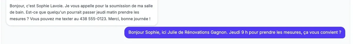 Le fil d’une conversation : à gauche, la transcription du message vocal du contact, et à droite, en violet, le texto envoyé pour proposer un rendez-vous jeudi.