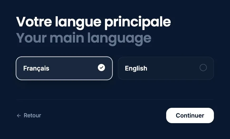 L’écran de mise en service « Votre langue principale », aussi écrit en anglais : « Français » est coché, « English » ne l’est pas, avec les boutons « Retour » et « Continuer ».